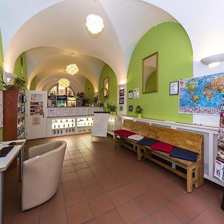 Hostel Mango Прага Экстерьер фото