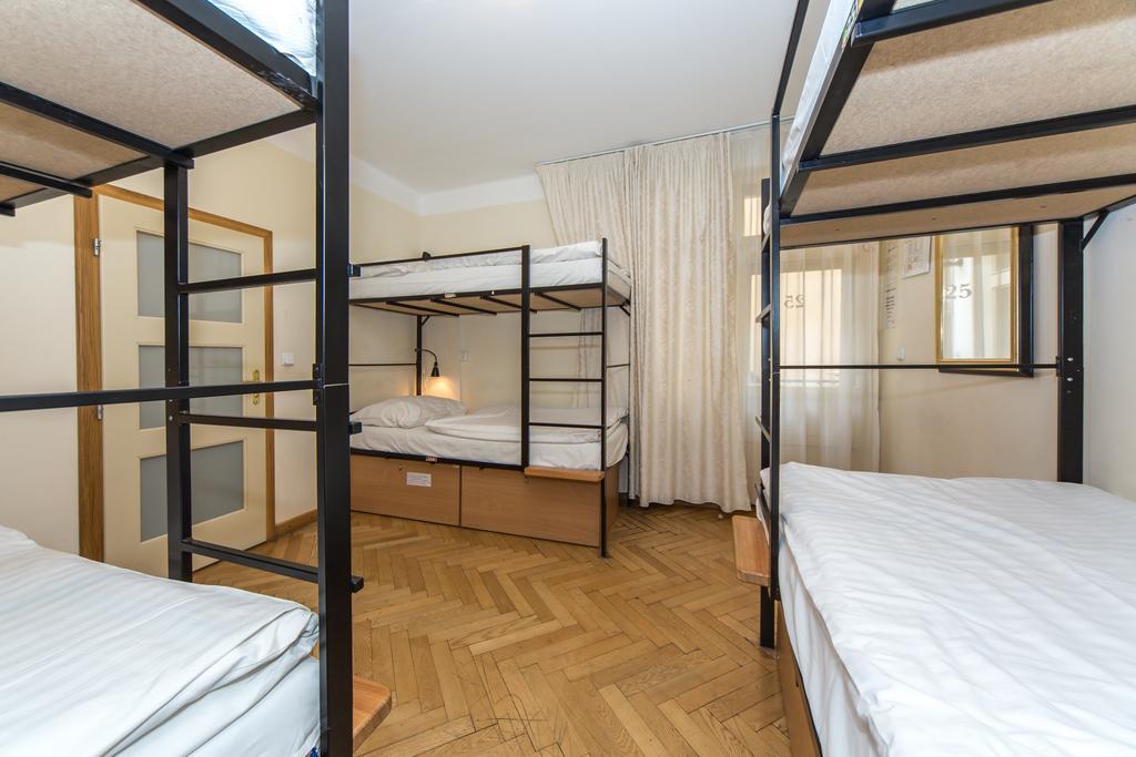 Hostel Mango Прага Экстерьер фото