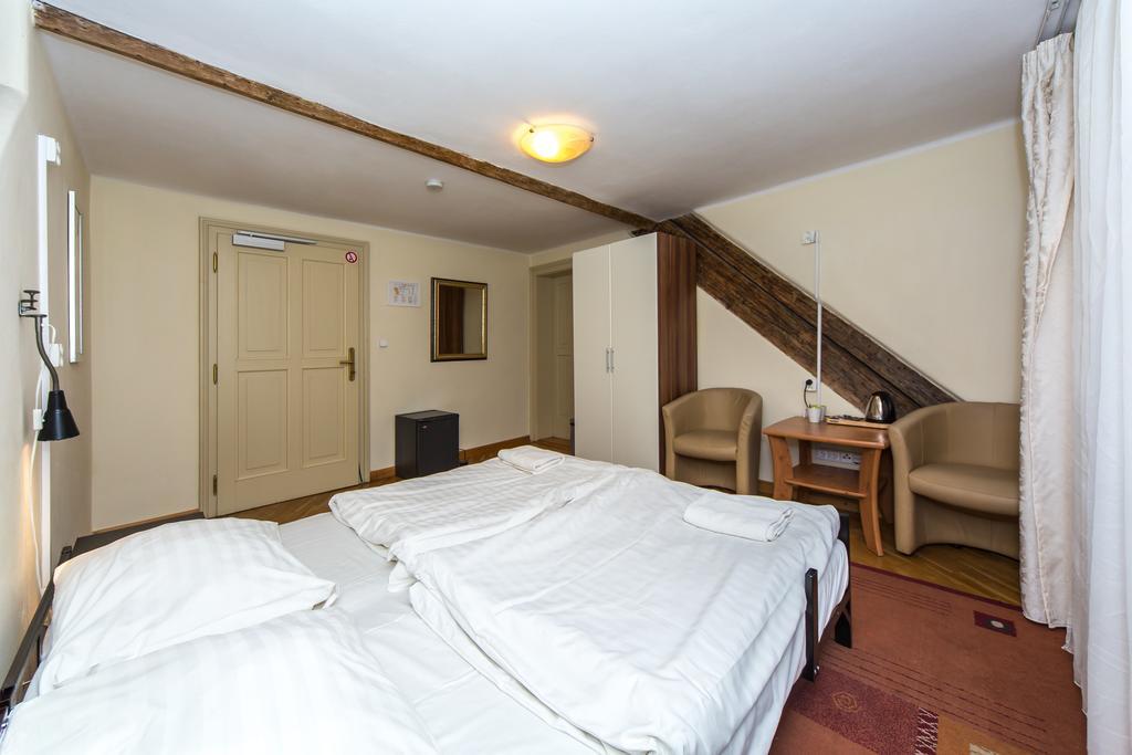 Hostel Mango Прага Экстерьер фото