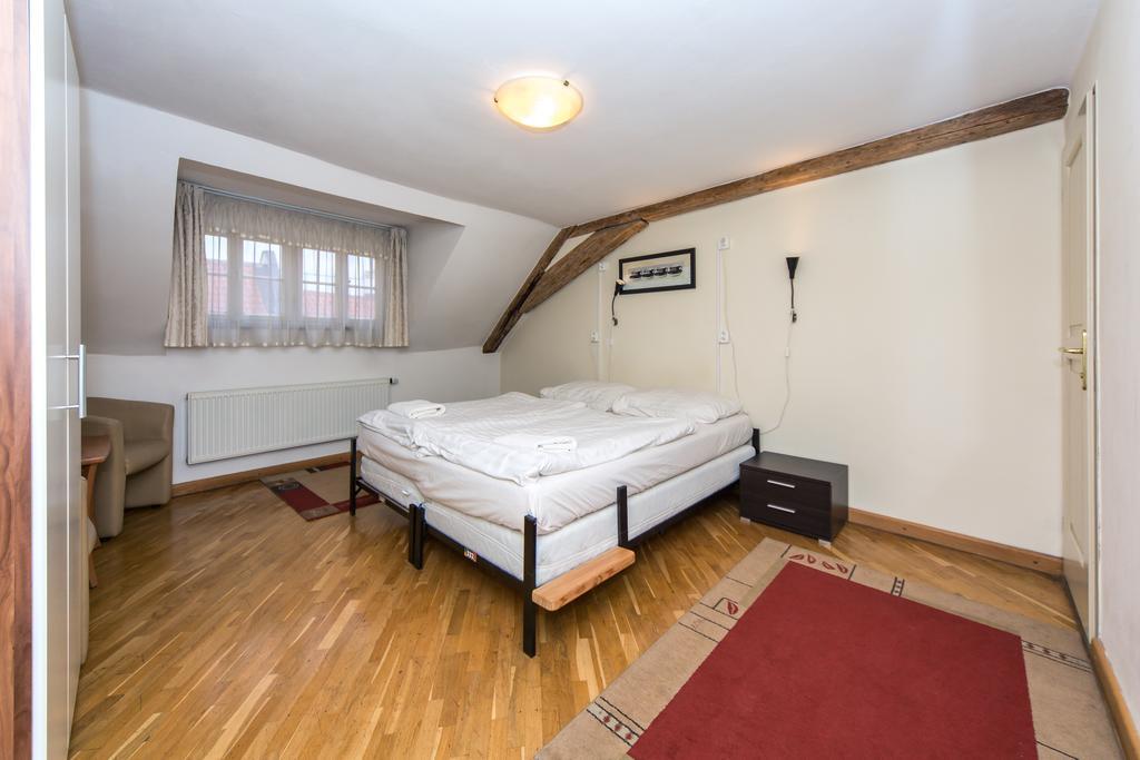 Hostel Mango Прага Экстерьер фото