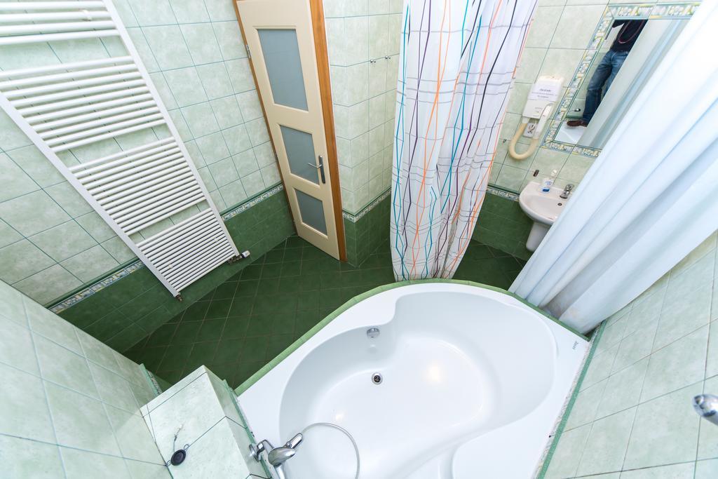 Hostel Mango Прага Экстерьер фото