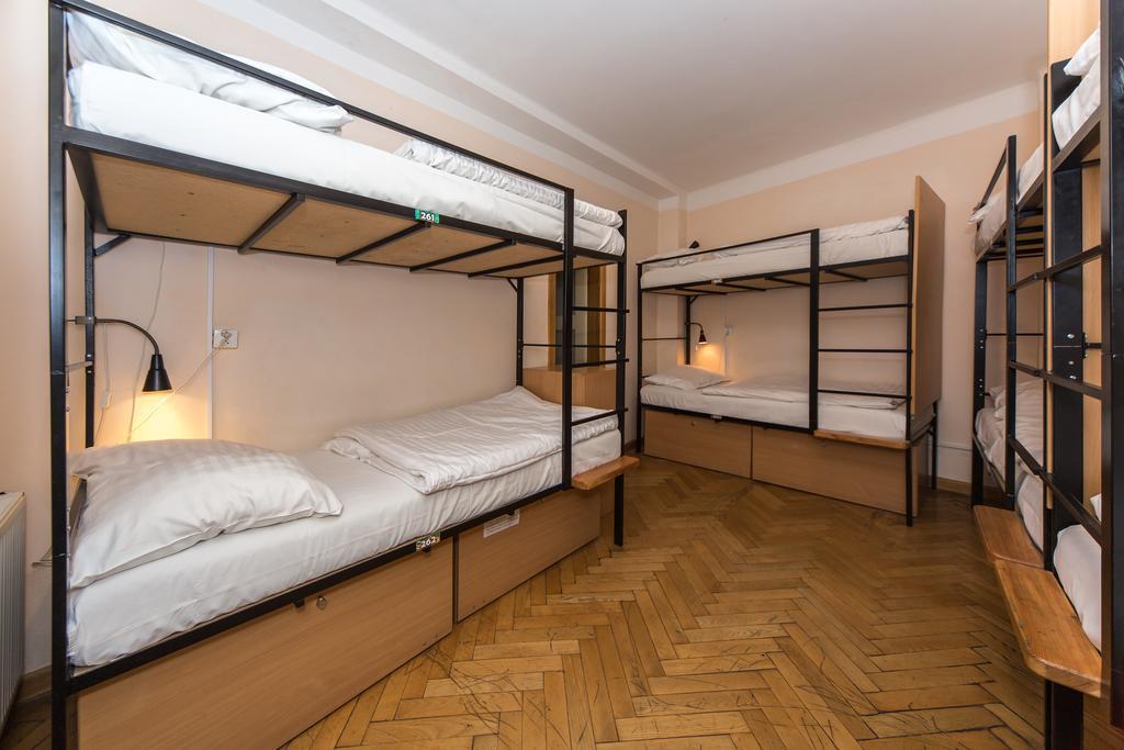 Hostel Mango Прага Экстерьер фото