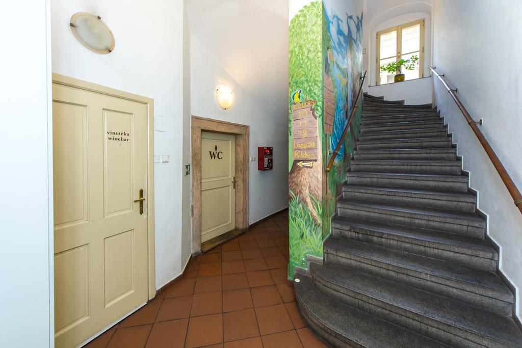 Hostel Mango Прага Экстерьер фото