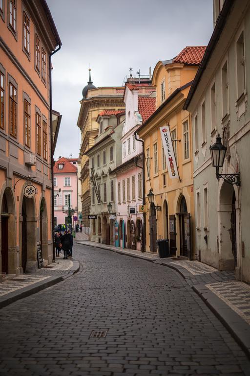 Hostel Mango Прага Экстерьер фото